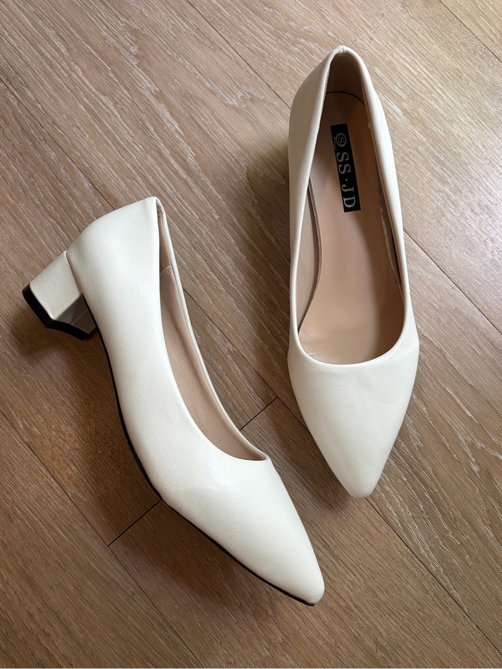 Vintage White Pointed Toe Low Block Heel Pumps